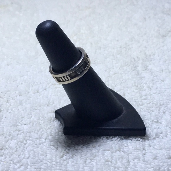 Tiffany&Co. 'Atlas' Collection Ring in Sterling Silver (size 5.25) - Picture 4 of 6